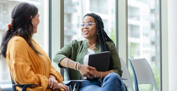 coworker-conversation-feedback-session-blog