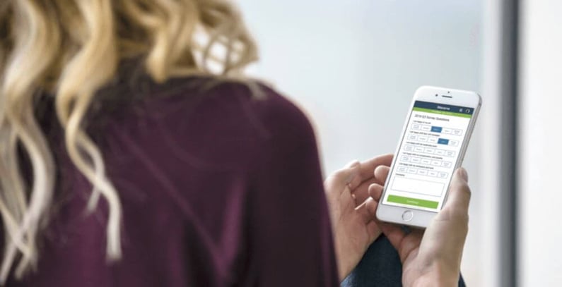 woman-using-macorva-app-blog