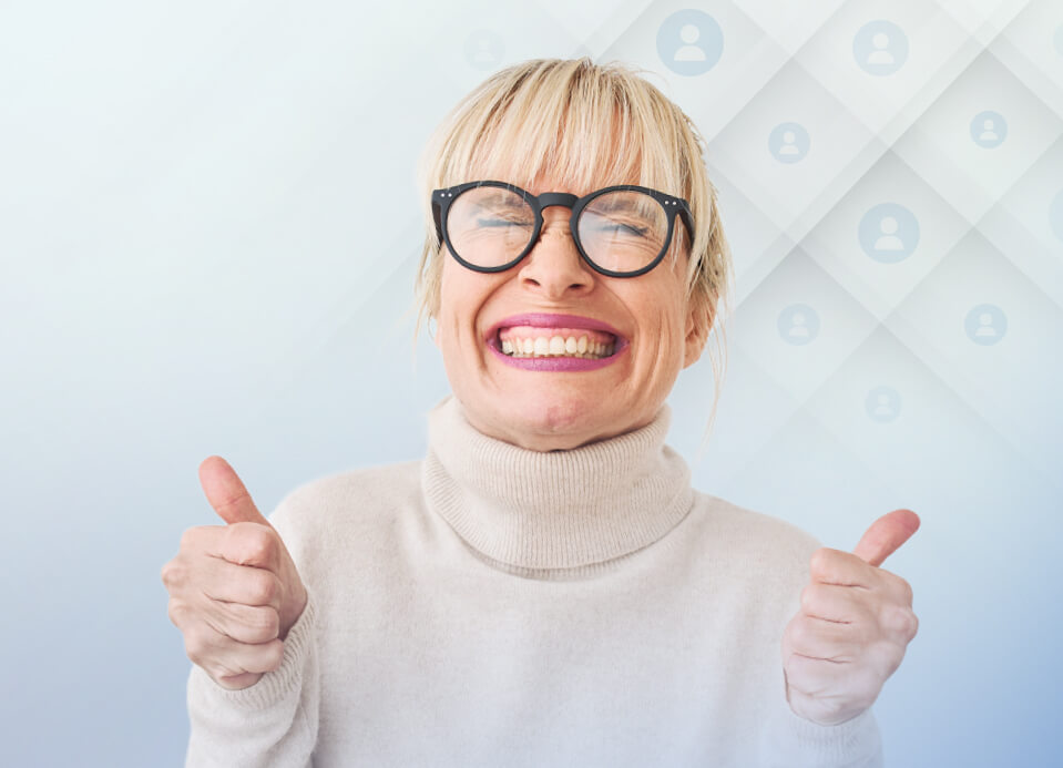 manager-experience-female-employee-mobile-hero manager-experience-female-employee-mobile-hero